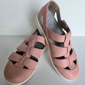 PRICE DROP!!  Women's shoes TRAQ by ALEGRIA